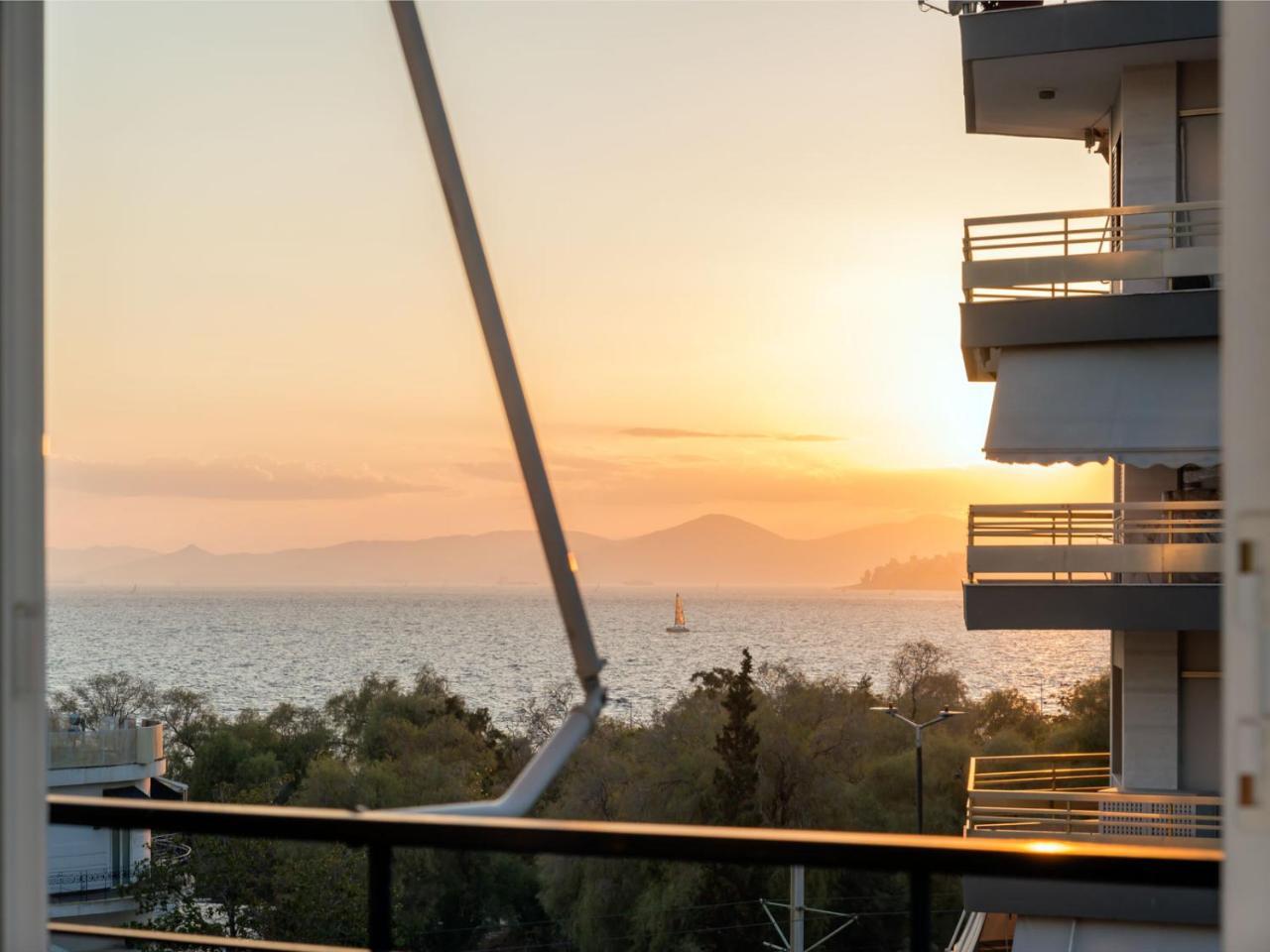 Flisvos Elite Seafront Luxury Apartment