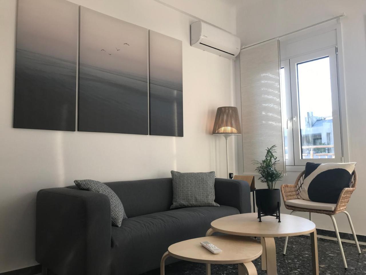 Patriko-bright 3-bedroom Vacation Home, 200m From The Beach.