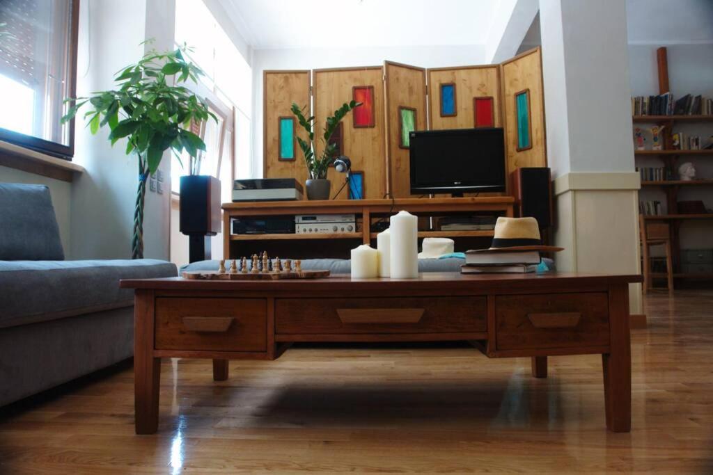 Unique Spacious Studio With Rooftop / Thissio