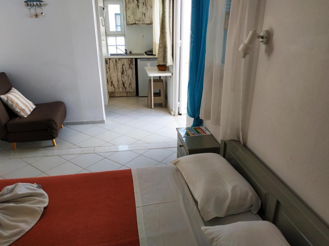 A Small Studio With A Very Big Veranta