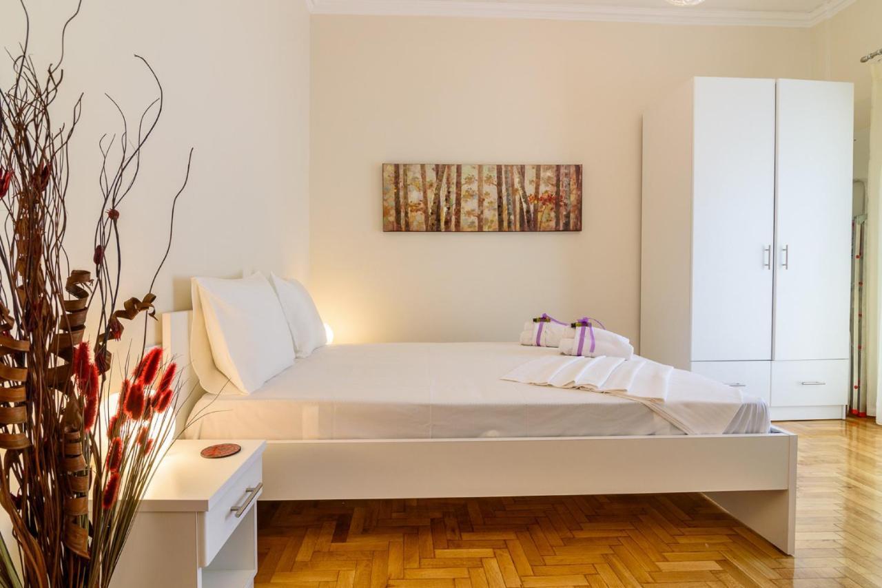 Charmy Petit Flat In Athens