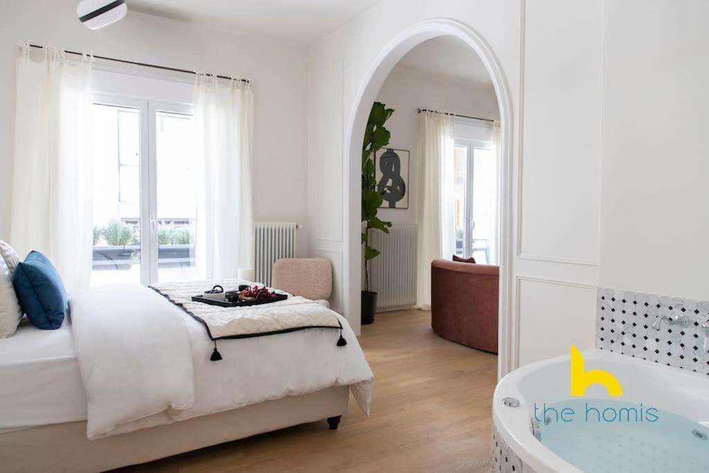 Athenian Elegance, Ensuite Whirlpool & Fireplace Near Acropolis