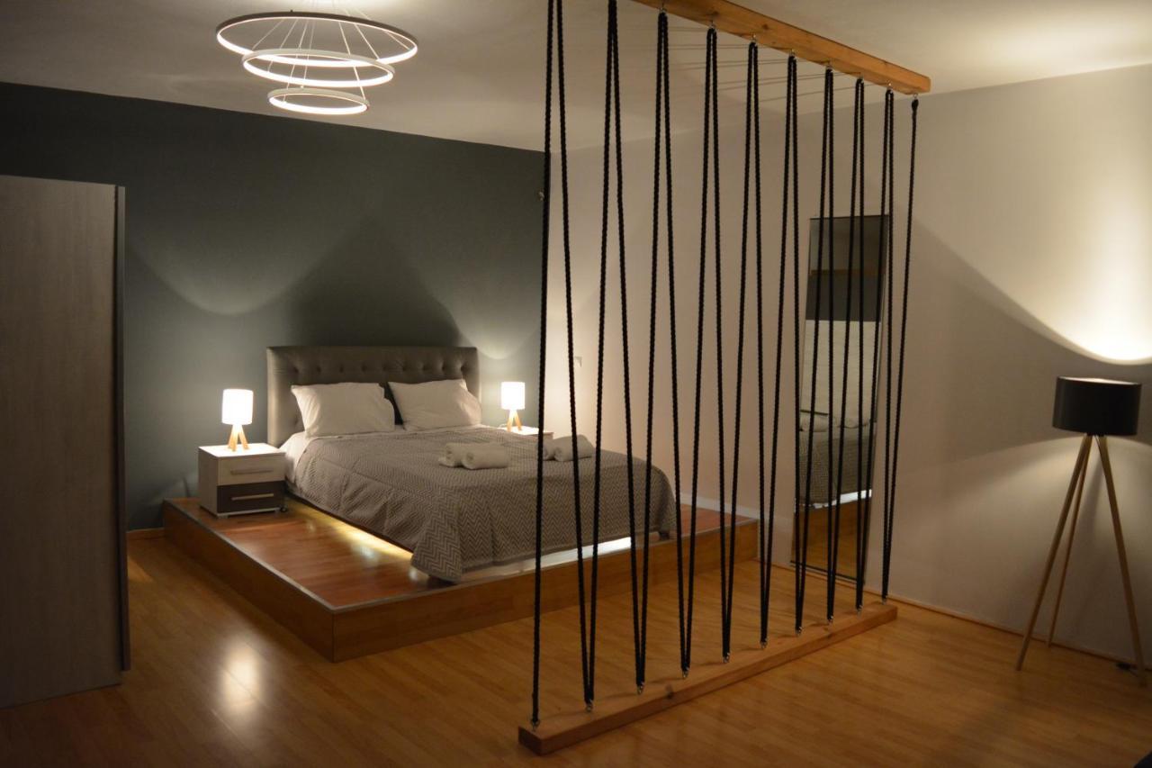 Cinema Zeus Studios by Avelink