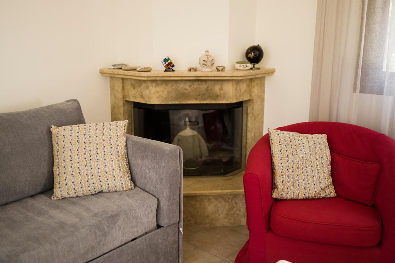 The Corner House At Gennadi Court