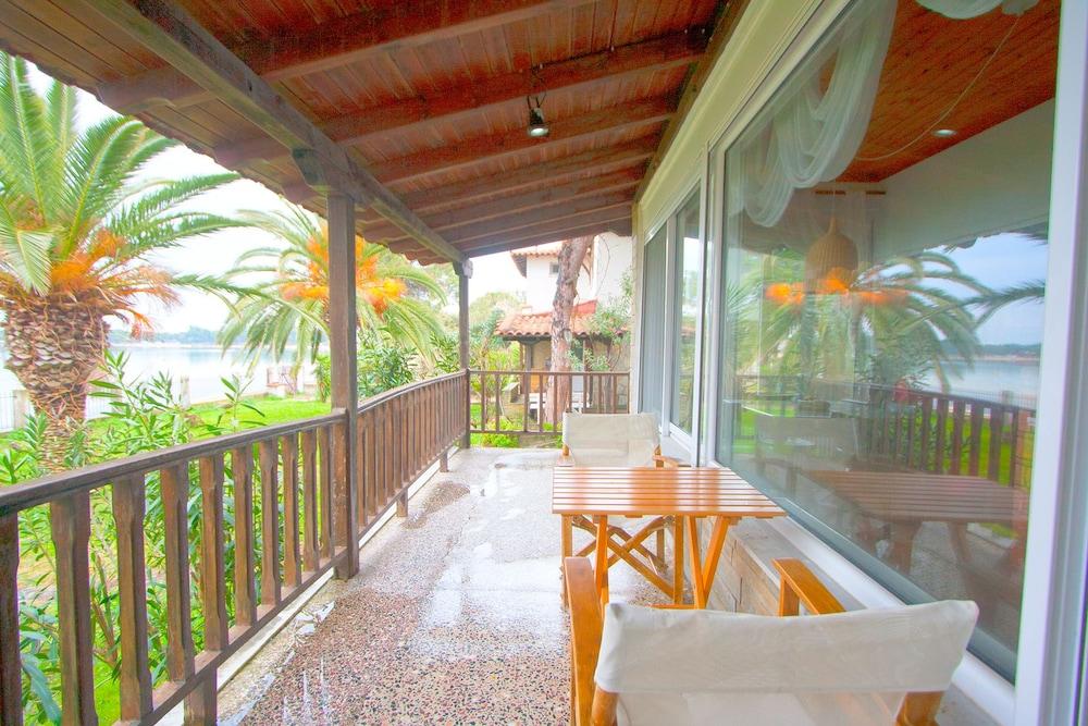 Docker Beachfront House, Vourvourou