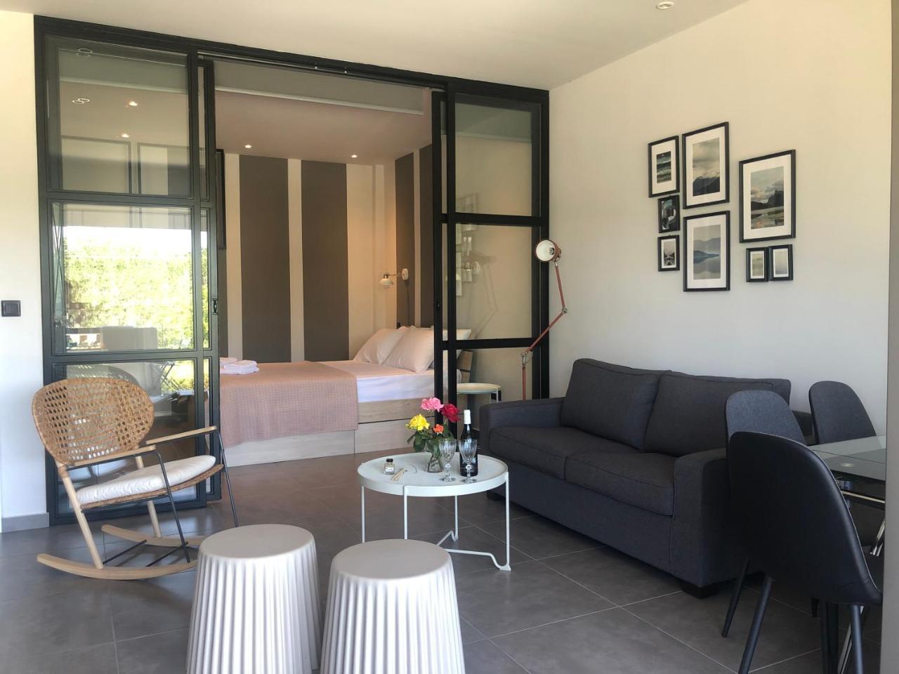 Siviri Suites