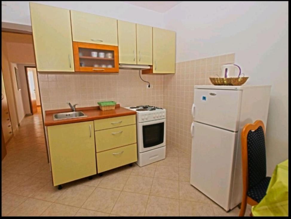 Apartments Lora 2