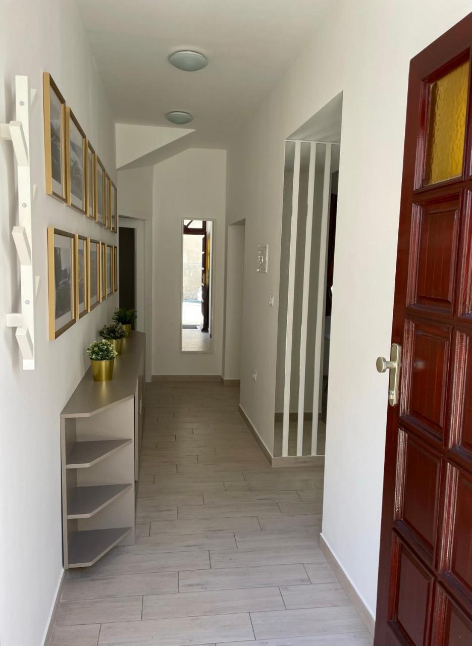 Gold Blanc Luxury Apartment