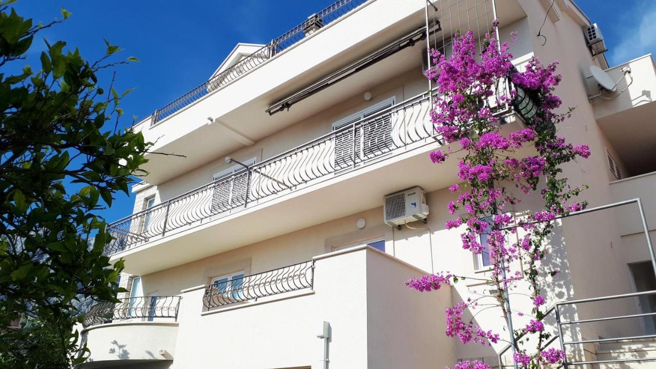Makarska Studio Apartments In The City Center Taja