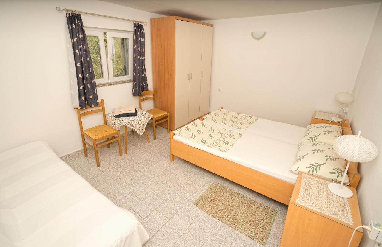 Villa Regina Island Cres, 70m From The Sea