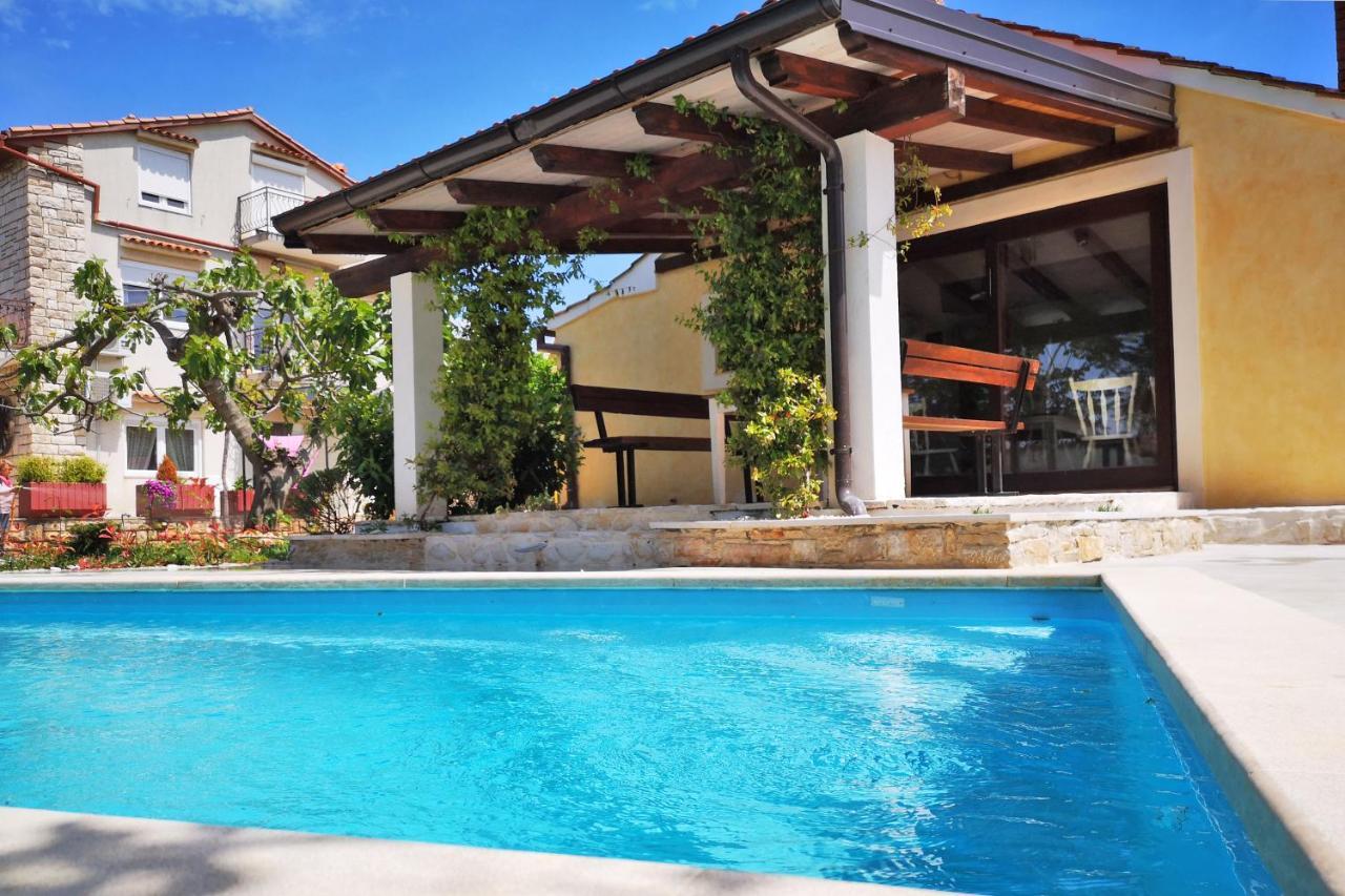 Rustic House With Private Swimming Pool