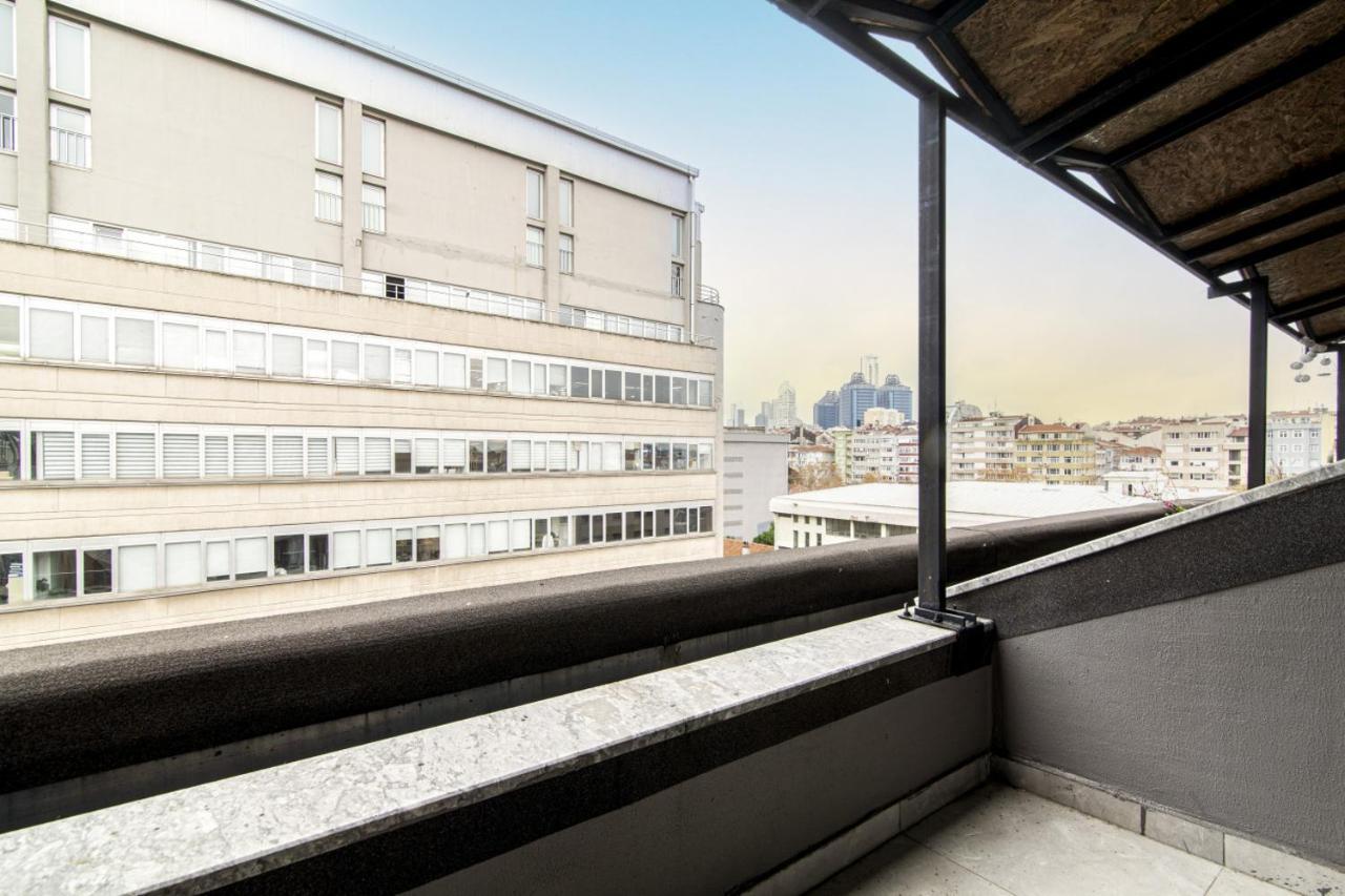 Sleek Residence Flat With Great Location In Sisli