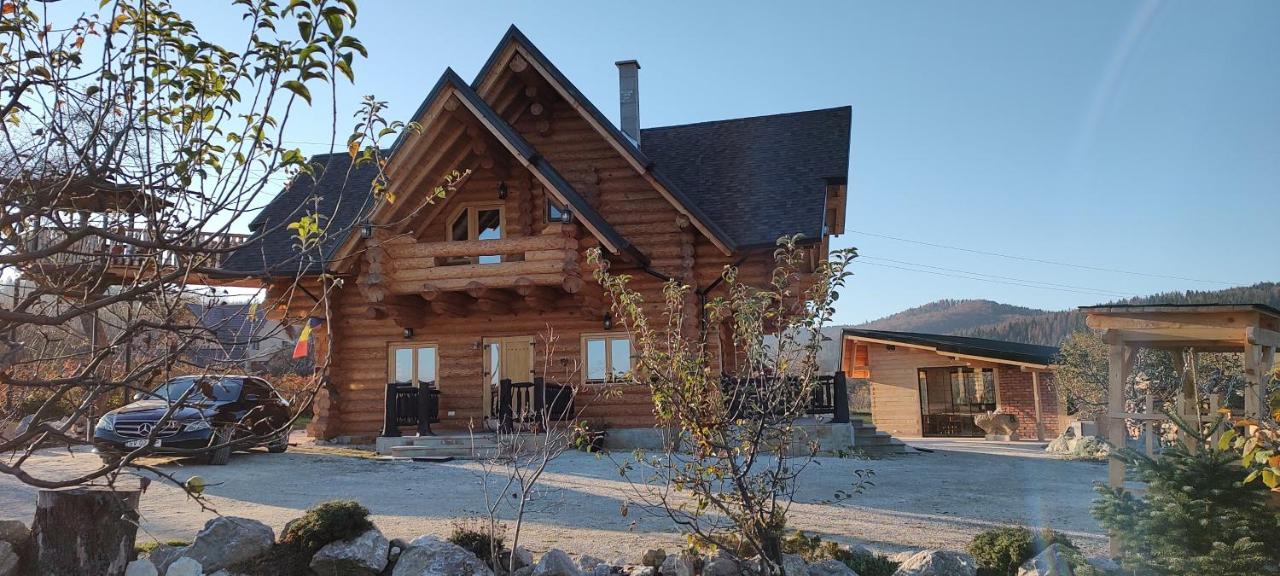 Cabana Lemn Rotund Cu Ciubar de Inchiriat Bucovina Chalet