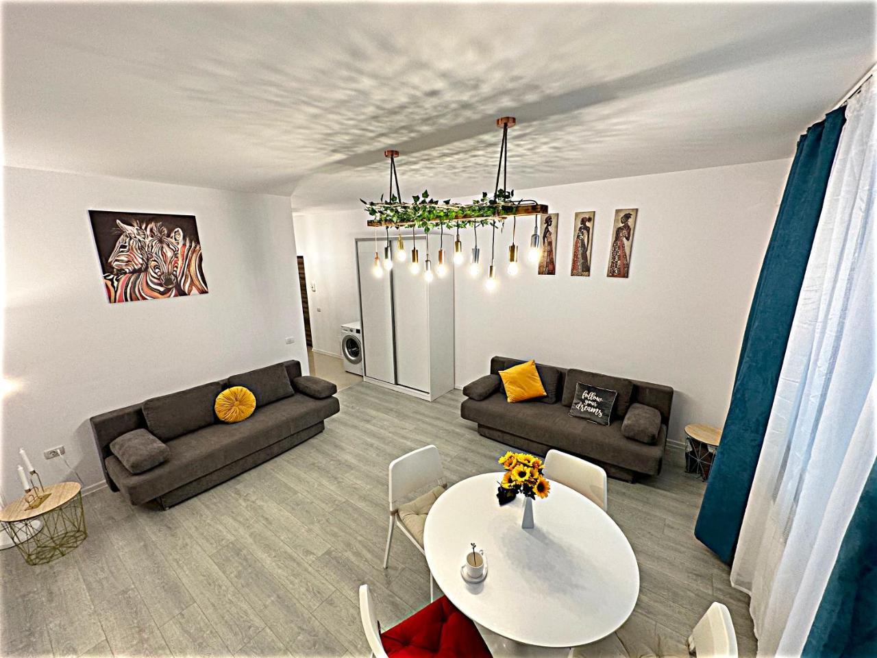 Hezo Sunshine Studio & Apartment