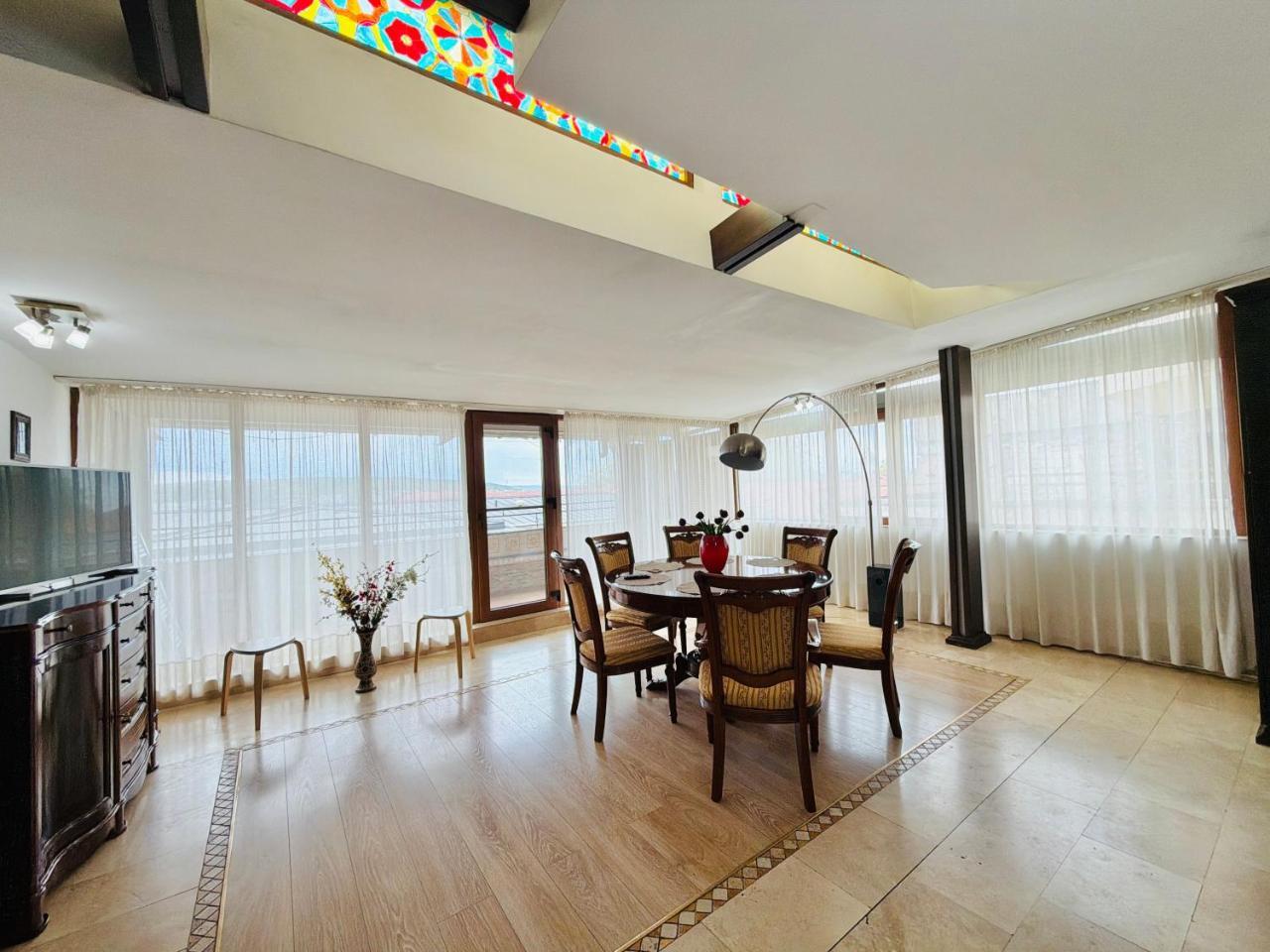 Spacious Apartment In City Centre