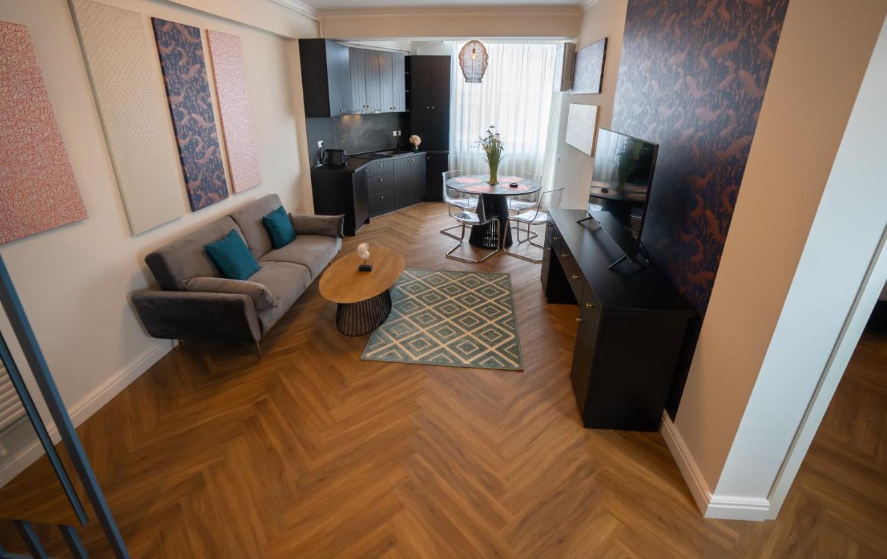 Mamaia Beach Condos 1