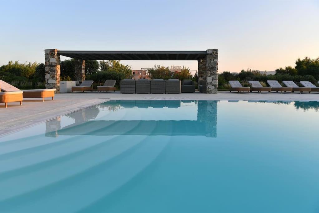 Sunray Paros Beach Front 2 Bedroom House Next To Kite Sports