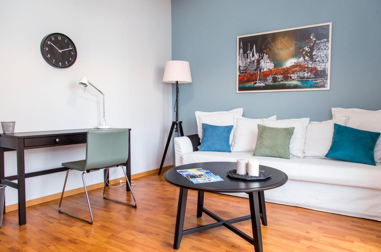 Gazi Discrit Next To Subway