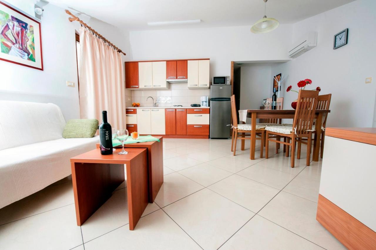 Apartments Milar