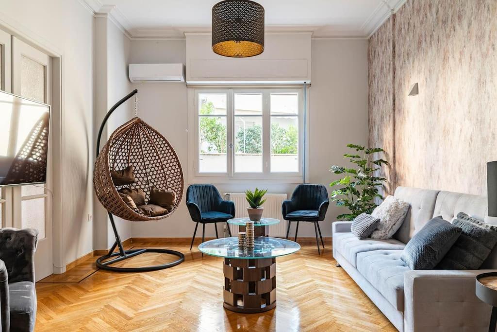 New Huge 5bdr/2bath Apt