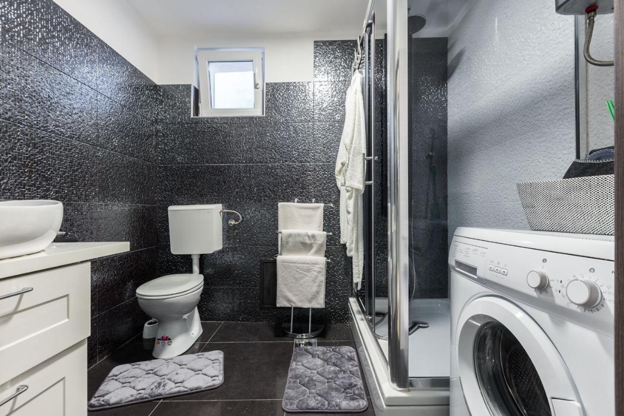 Nikky 2br Apt. In Old Town Centre