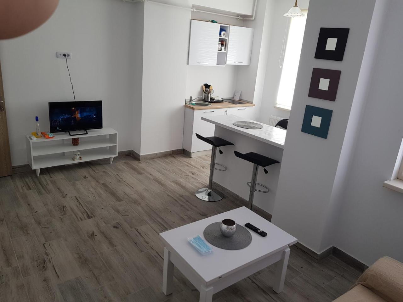 Moni Apartment