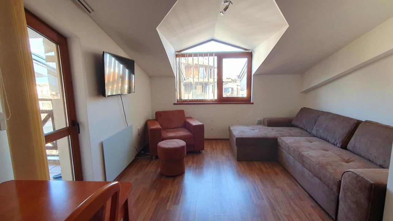 2-bedroom Apt, 2min Walk To Ski Path, 7-8 Min Walk To Gondola
