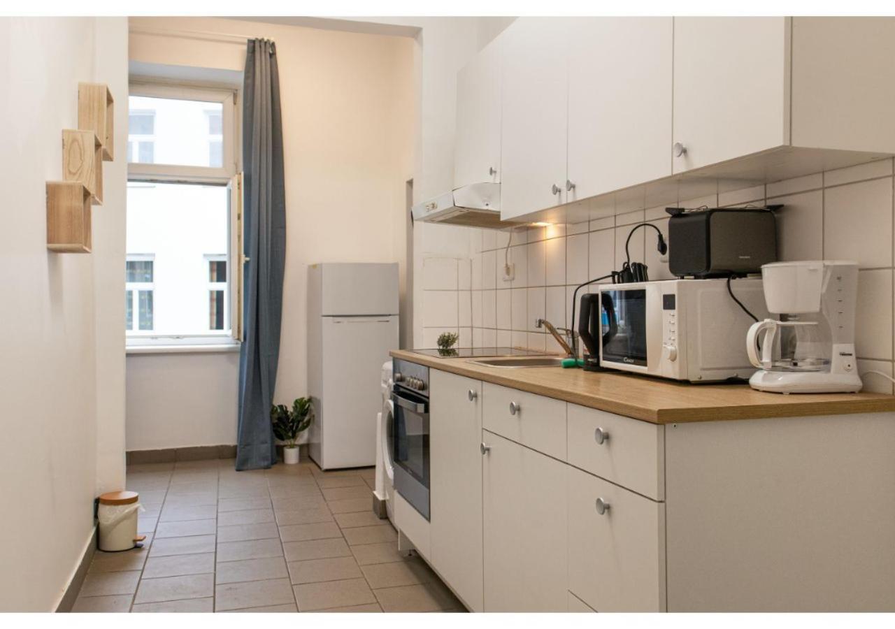 Economy City Living 1br Apt In An Old Building