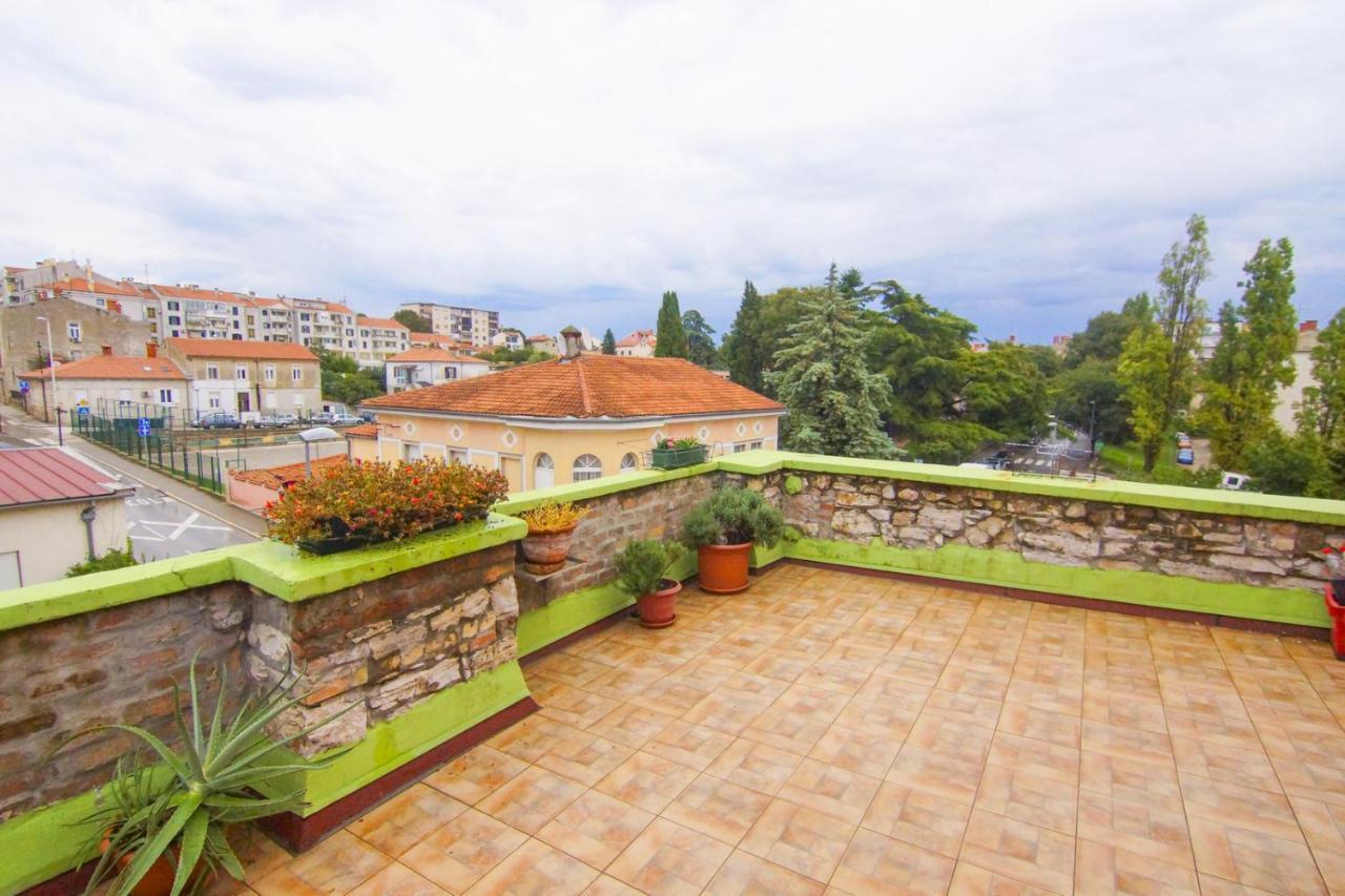 Apartment In Centre With Huge Terace