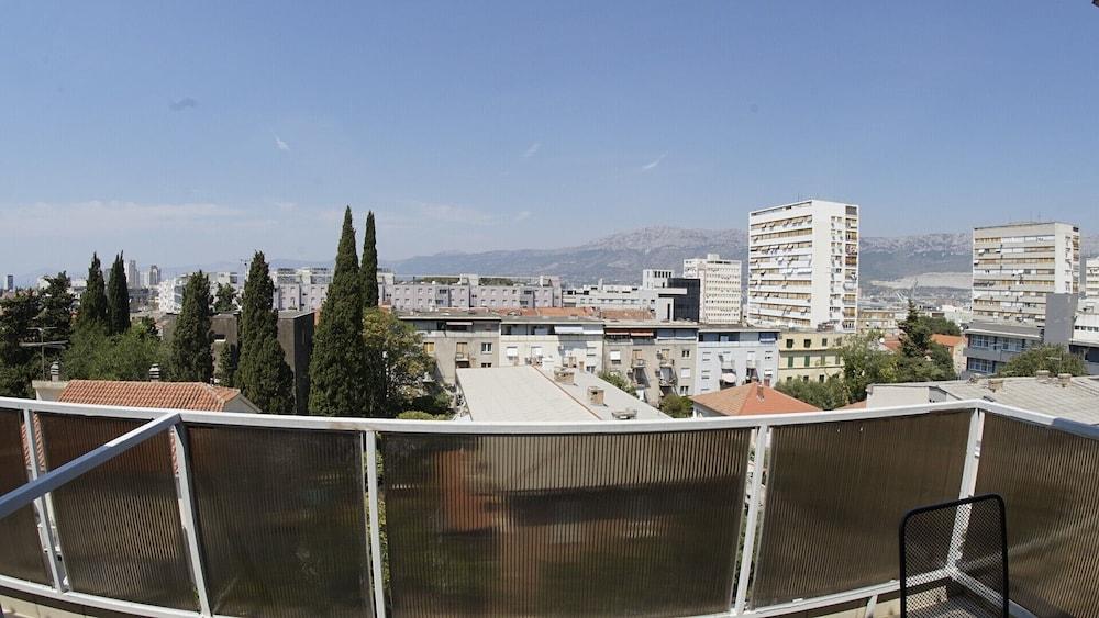 Inviting 3 Sleeper Apartment In Split