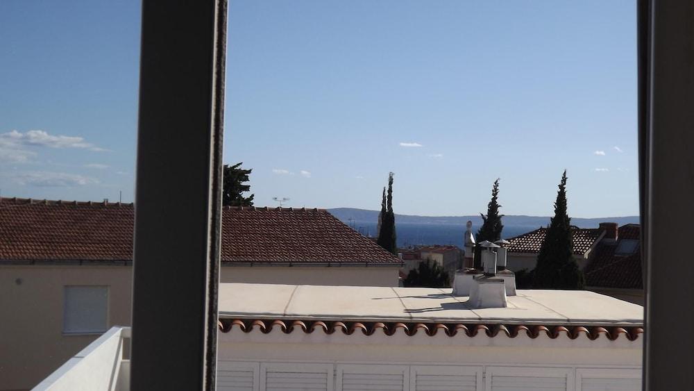 Inviting 4 Sleeper Apartment In Split