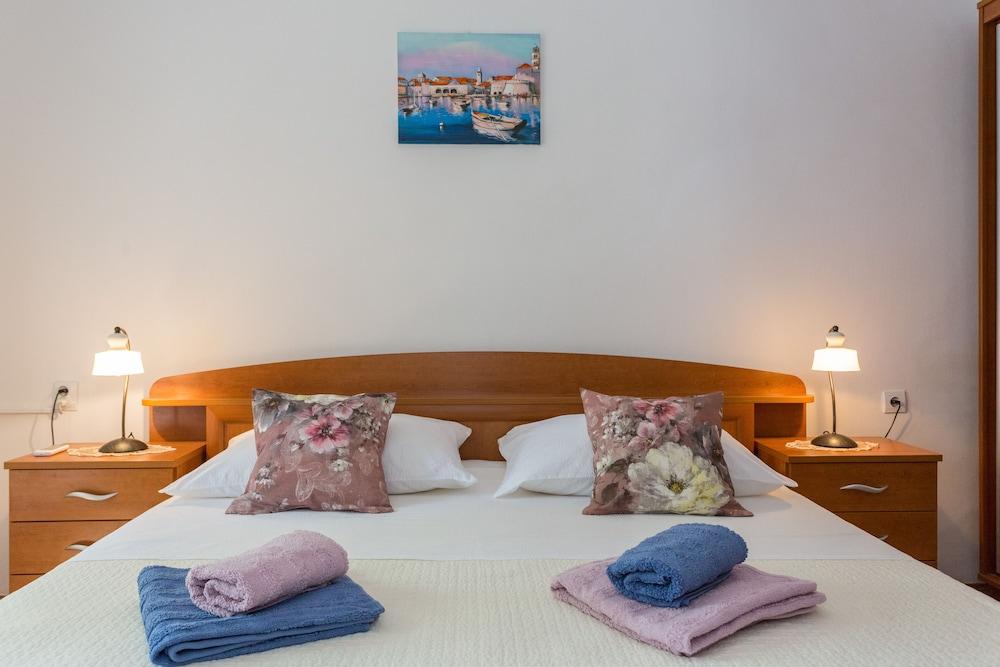 Sea View Apartments Perovic