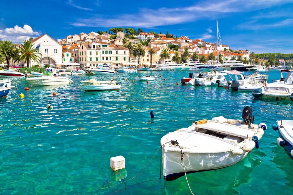 Stunning 4 Sleeper Apartment In Split