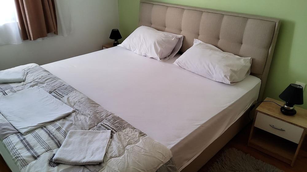 Appealing 3 Sleeper Apartment In Central Split