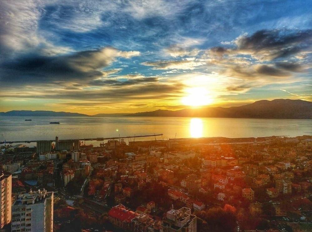 Apartment Under The Sky