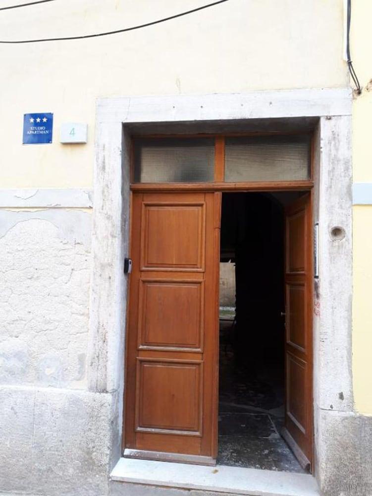 Old Town Pula Studio Apartments
