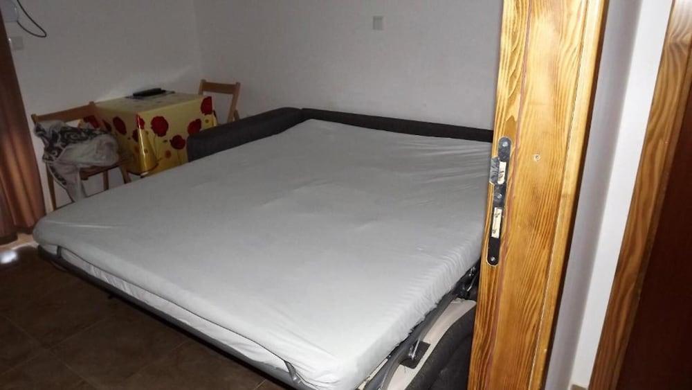Charming Double Bed Apartment In Split