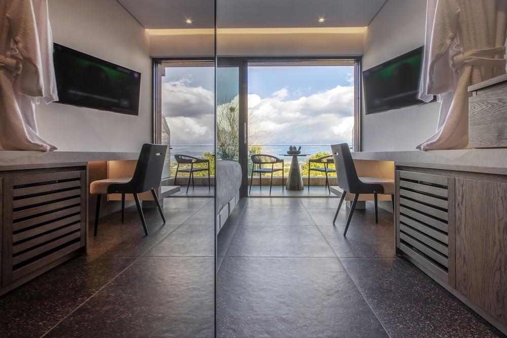 Acro Upscale Residences