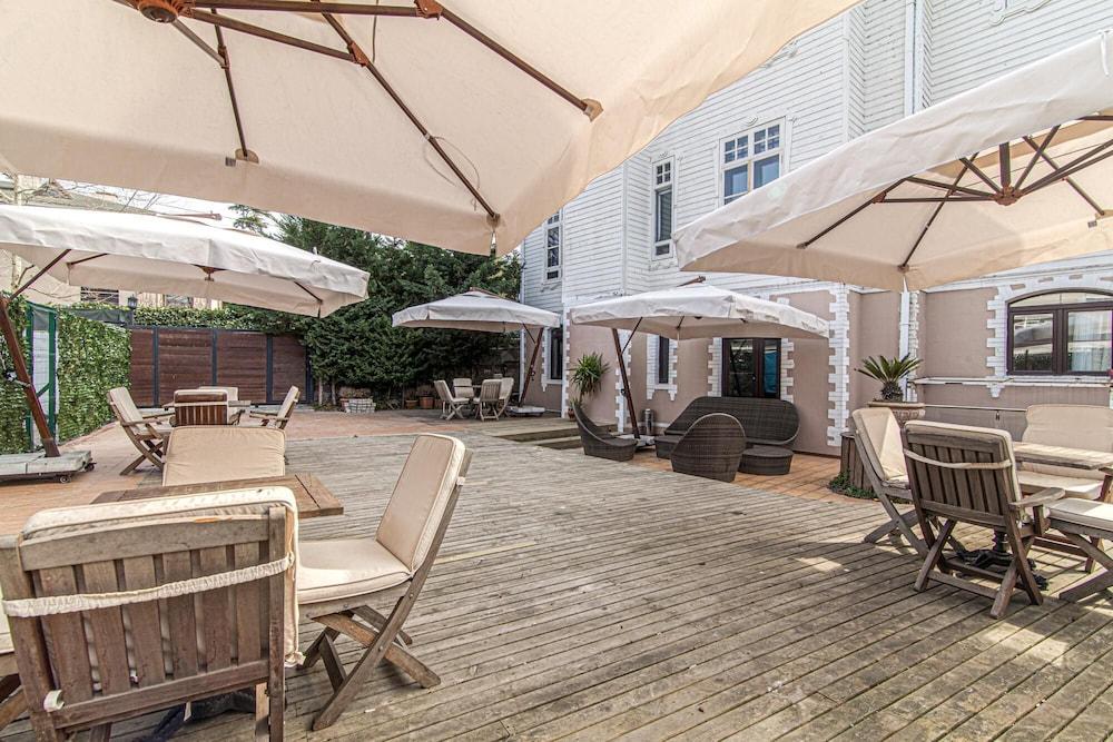 Gorgeous Studio In Historic Mansion In Beylerbeyi