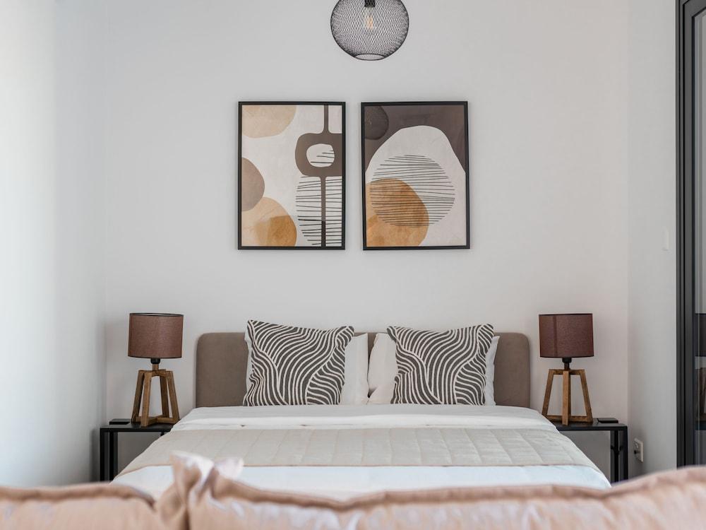 Sanders Old Port Cute 1-bdr Apt W Balcony