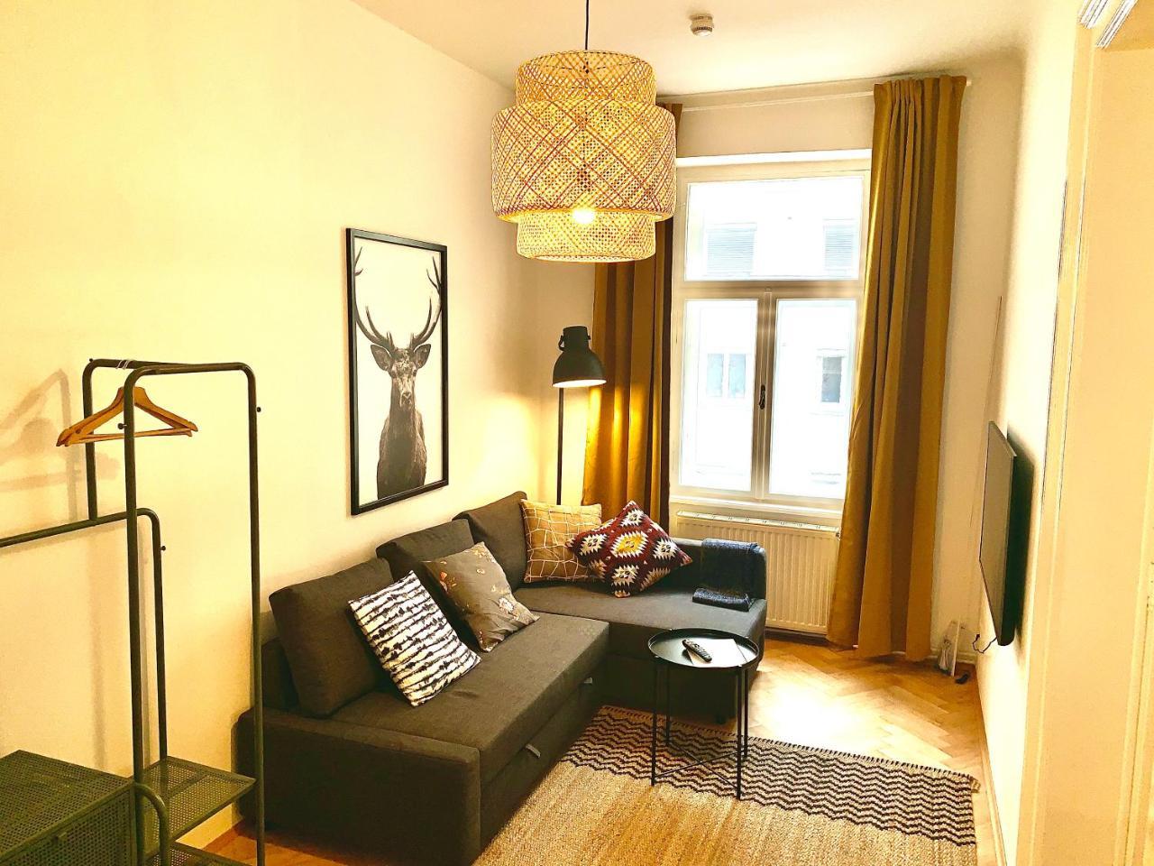 Contemporary City Apartment by Nahuen Suites