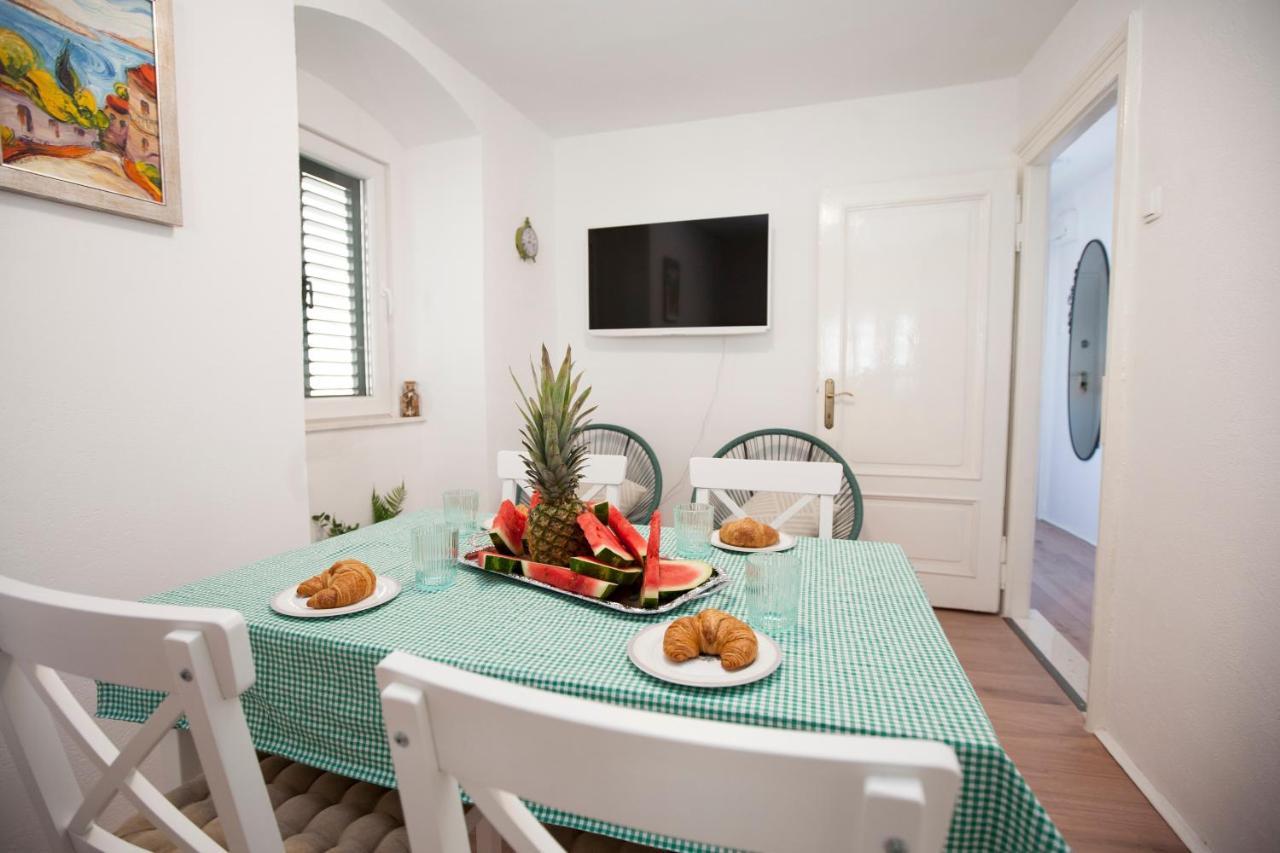 Central Square Apartment Slavuj