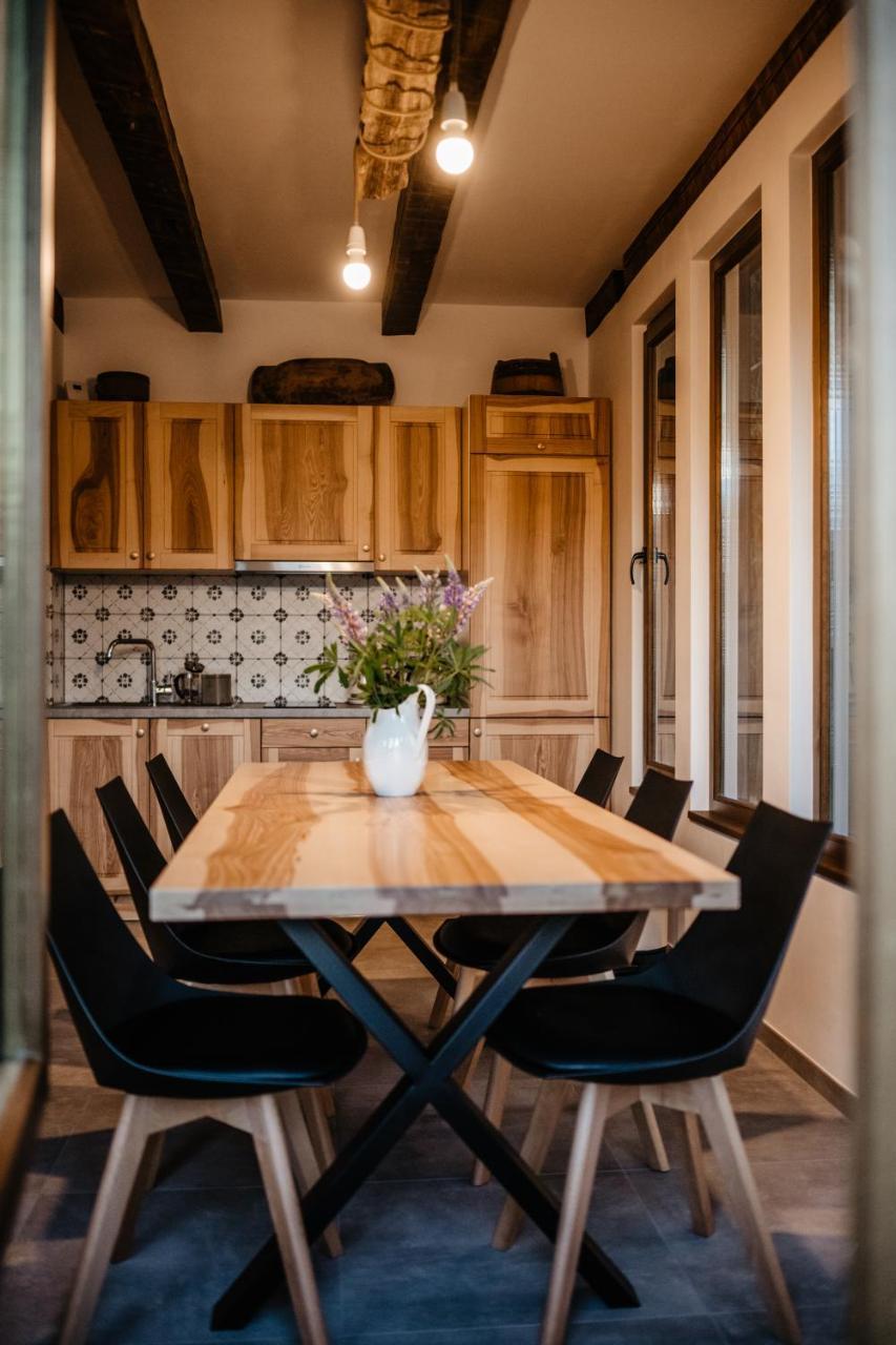 Casa De Vacanta Colibita Veche- Pe Malul Lacului