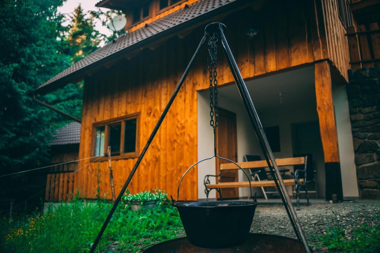 Casa De Vacanta Colibita Veche- Pe Malul Lacului