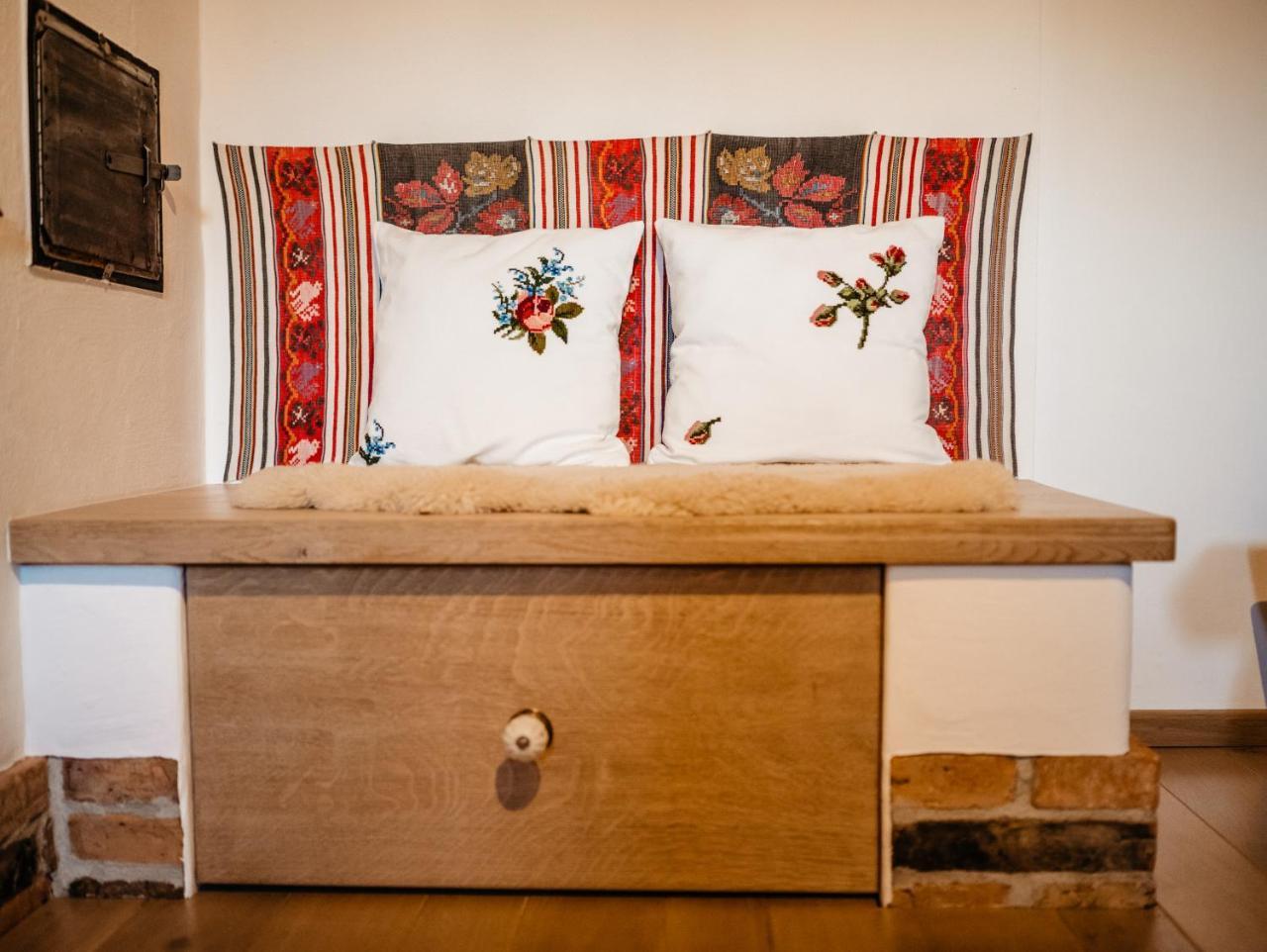 Casa De Vacanta Colibita Veche- Pe Malul Lacului