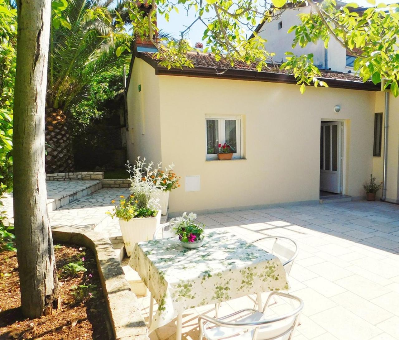 Apartments Danilo 48