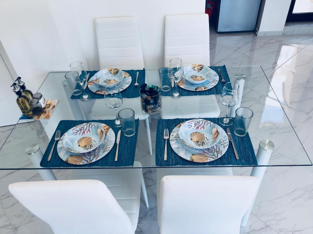 sea Stars Luxury Central Apartment