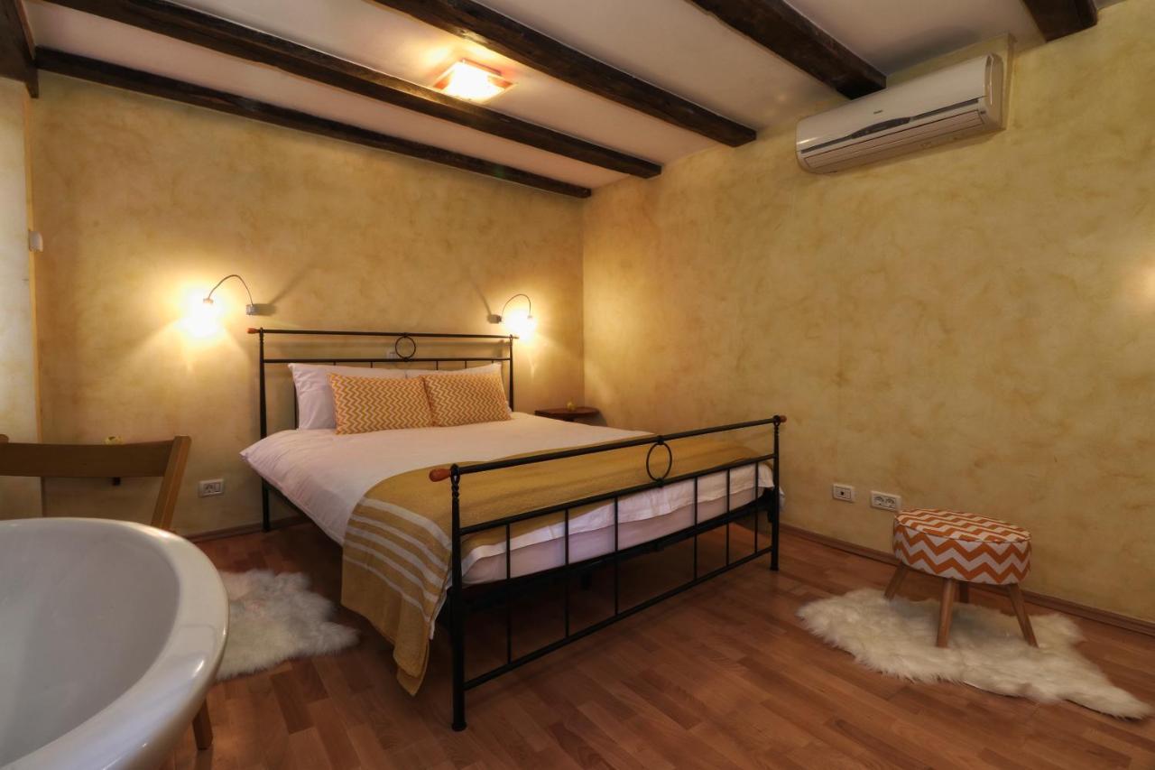Superb Townhouse Villa Montalbano