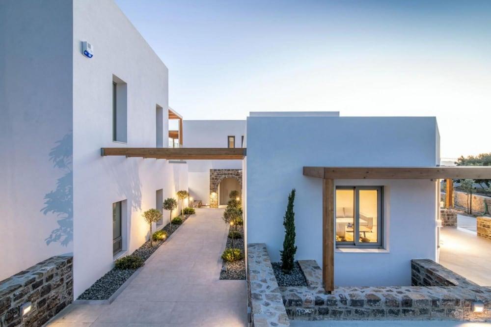 Blue Senses Villa Thalassa Next To The Beach Heated Pool