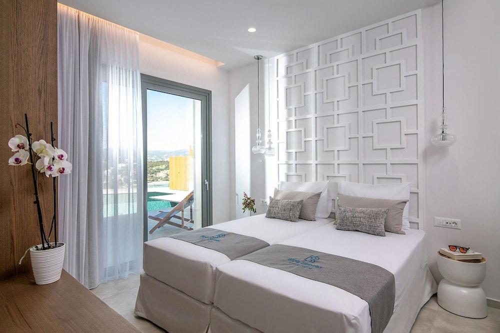 Blue Senses Villas Next To The Beach Heated Pool